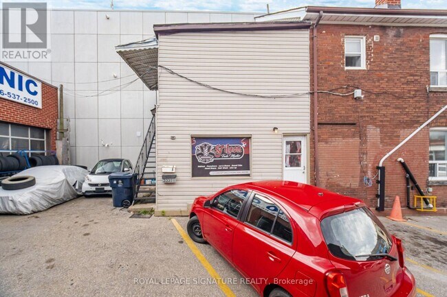 Photo du bâtiment - 3331 Dundas St W