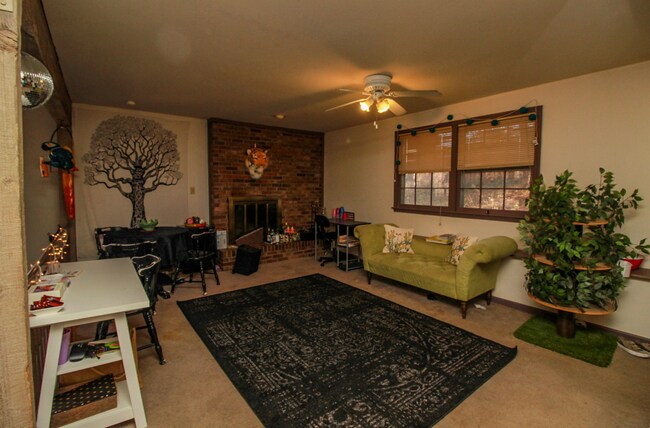Dining room - 16 E Clarkson Rd