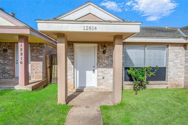 Foto del edificio - 12814 Village Gate Dr