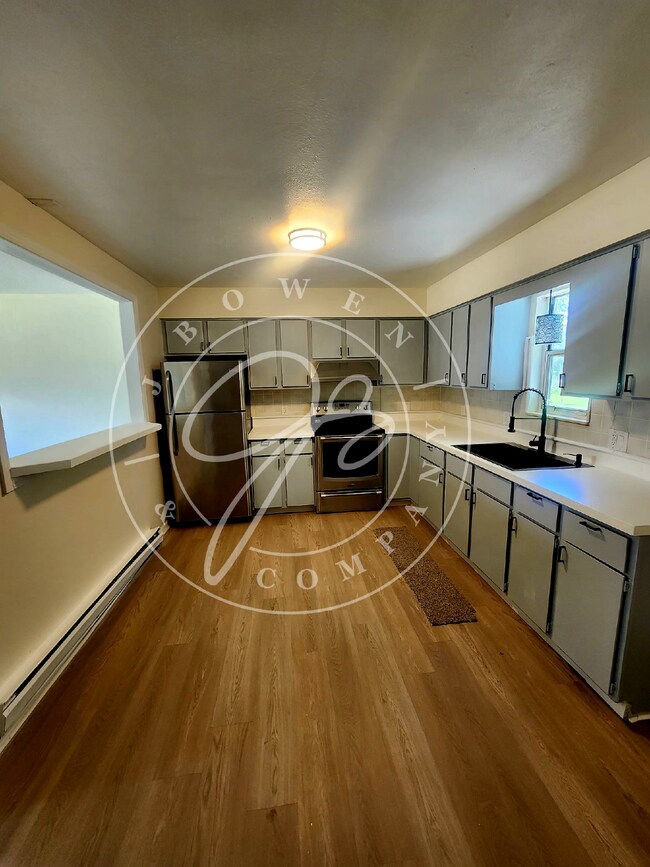 Building Photo - 3 bed 1.5 bath near UT! Updated throughout