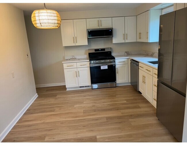 Building Photo - 101 Meadow St