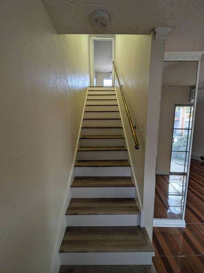 Building Photo - Charming 2BR Condo in Dallas