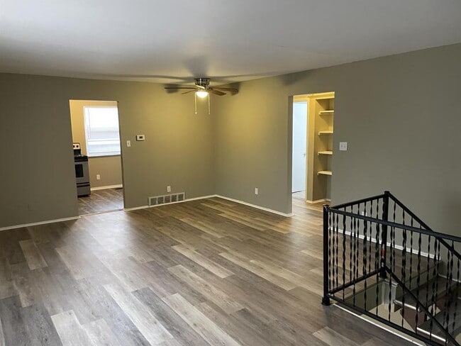 Building Photo - 7843 Glen Orchard Dr