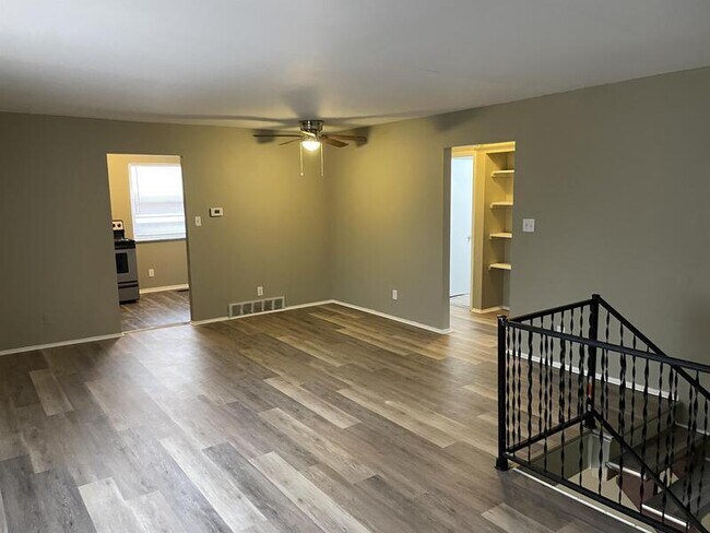 Foto del edificio - 7843 Glen Orchard Dr