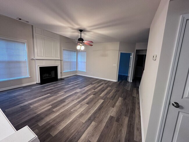 Foto del edificio - 4 Bedroom Single Family Home in Cumming