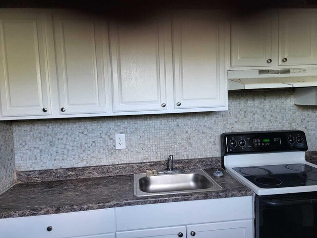 Building Photo - 720 47th St