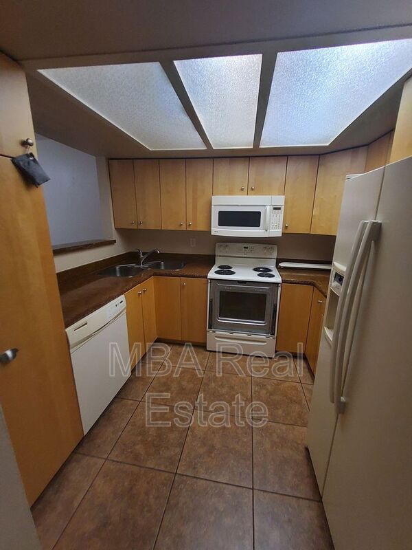 Building Photo - 908 S Casitas Dr