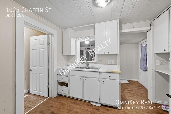 Building Photo - 1025 E Chaffin St