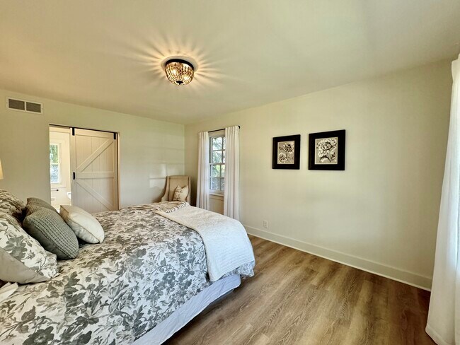 Building Photo - 2565 El Rancho