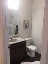 Large bathroom - Hi Vine by Weida Apartments