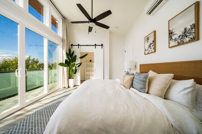 Vestidor del dormitorio principal - 823 Orondo Ave