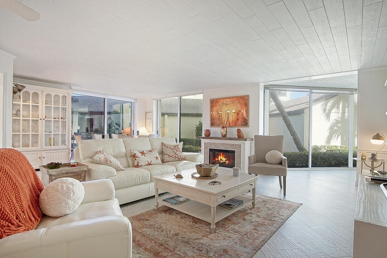Primary Photo - 2400 S Ocean Dr