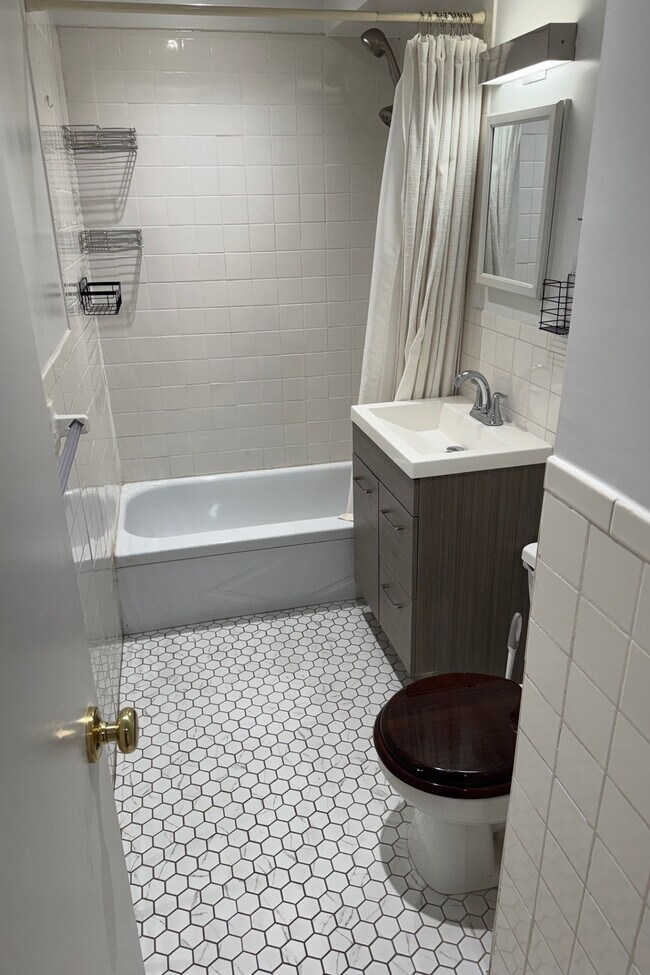 Foto del edificio - 162 W 81st St