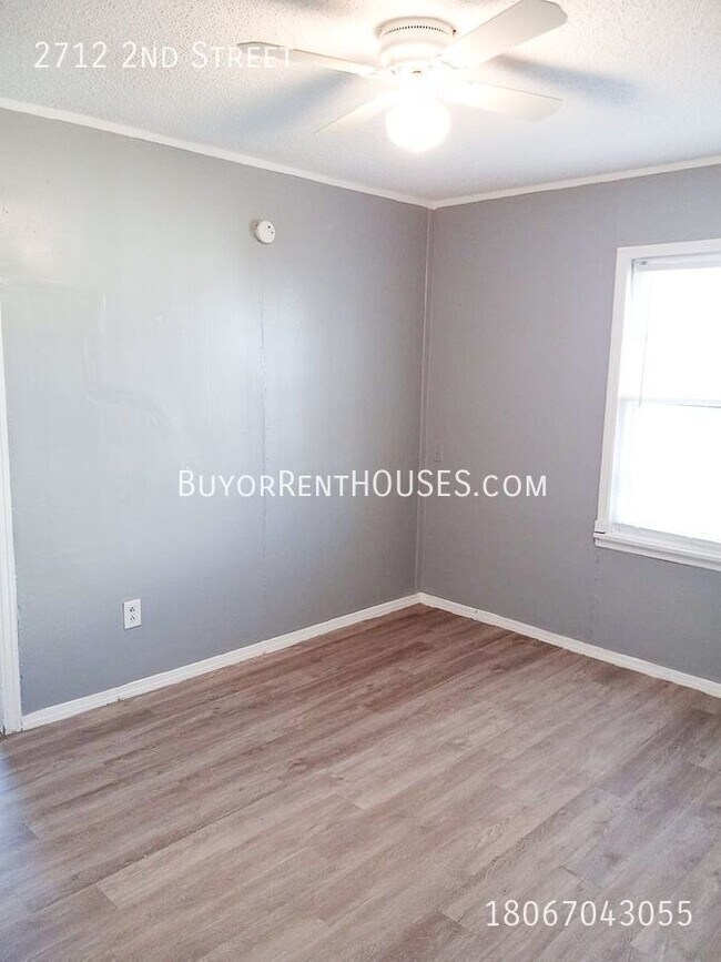 Building Photo - RENT is $850 + Pay $0 deposit at Move-In