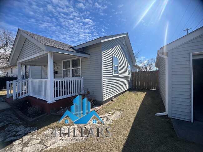 Building Photo - 2612 Vine Ct