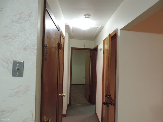 Building Photo - 2 br, 1 bath  - 10 Paul Ave Fl 2