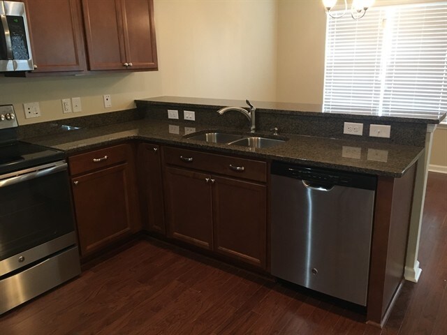 Foto del edificio - 1389 Castleoak Dr