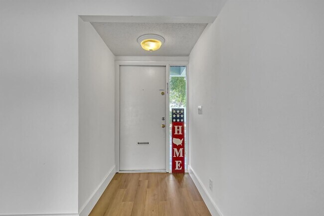 Foto del edificio - 241 NW 15th St