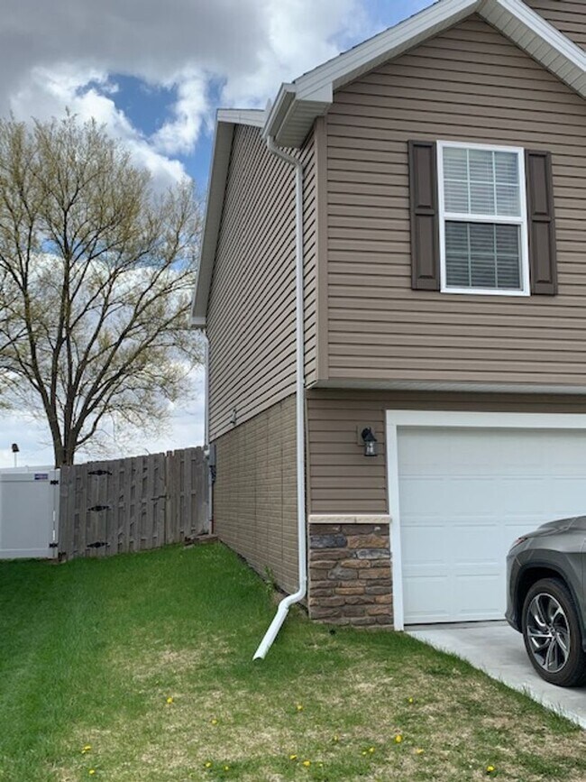 Foto del edificio - 4 bed, 2.5 bath West A and SW30th