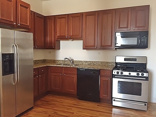 Foto del edificio - 2335 W Lake St