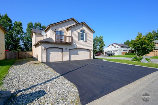 Building Photo - MUST SEE! | 4 BEDROOM 2.5 BATHROOM HOUSE |...