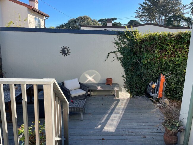 Building Photo - Modern Spanish Bungalow - 1 bed, 1 bath in...
