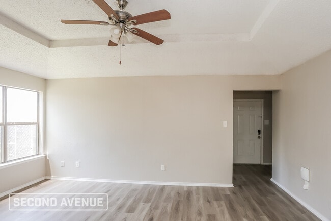 Foto del edificio - 1340 Cy Blackburn Cir