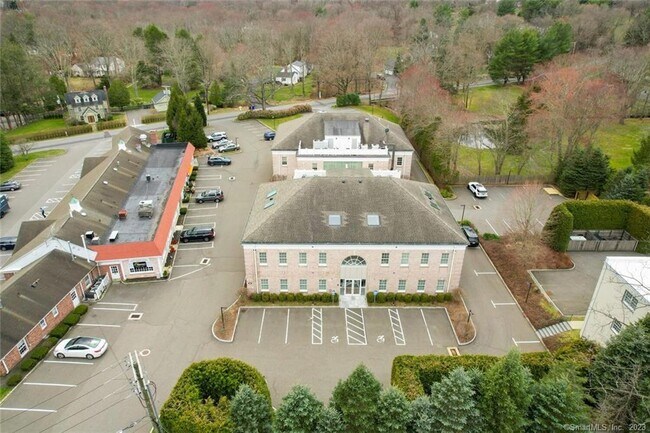 Foto del edificio - 1990 Bronson Rd