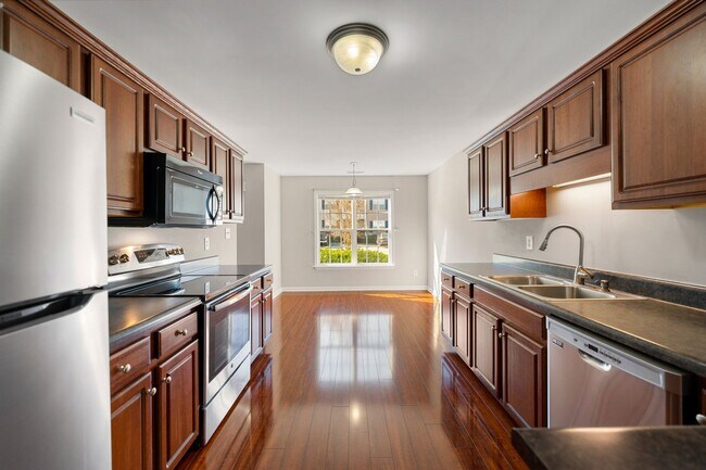 Building Photo - Beautiful 3 bed/2.5 bath Townhome in Clayt...