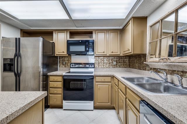 Foto del edificio - 9819 Smokefeather Ln