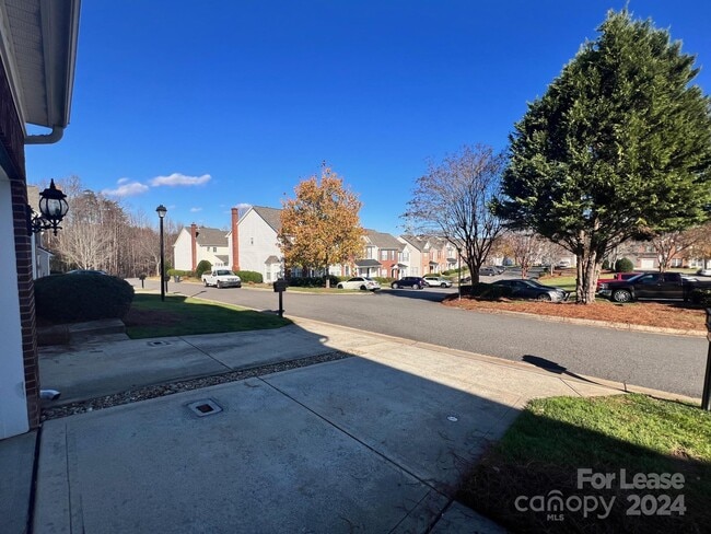 Building Photo - 7902 Mariners Pointe Cir