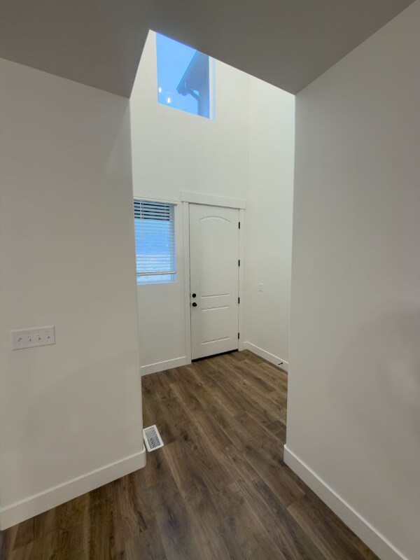 Building Photo - 723 Desert Willow Dr