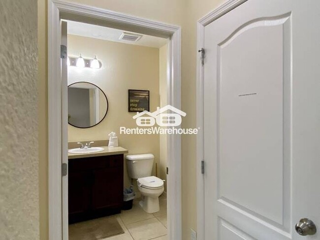 Building Photo - Fully Furnished 3/2.5 Townhome In Davenport!