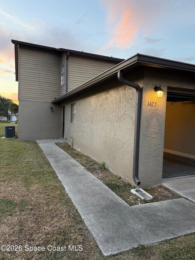 Building Photo - 1425 Croftwood Dr