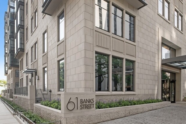 Foto del edificio - 61 E Banks St