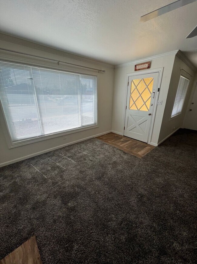 Foto del edificio - 4bd 3 bath