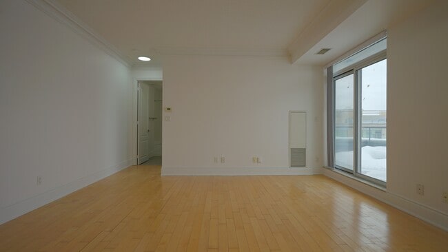 Photo du bâtiment - H-60-LP60 S Town Centre Blvd