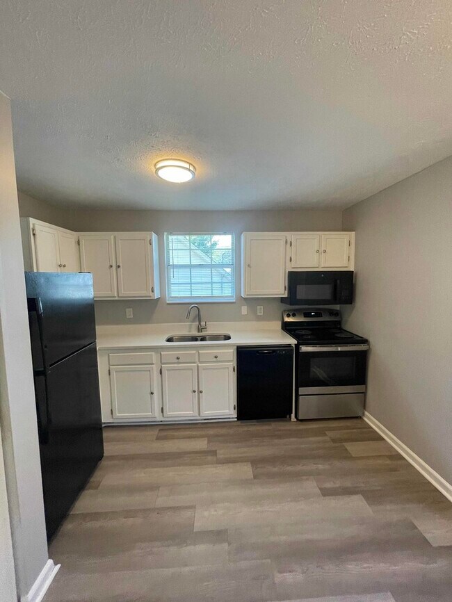 Building Photo - **Move in Special**Lovely 3BR Home in Prim...