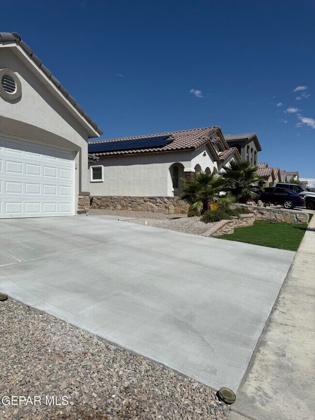 Building Photo - 241 Penbridge Pl