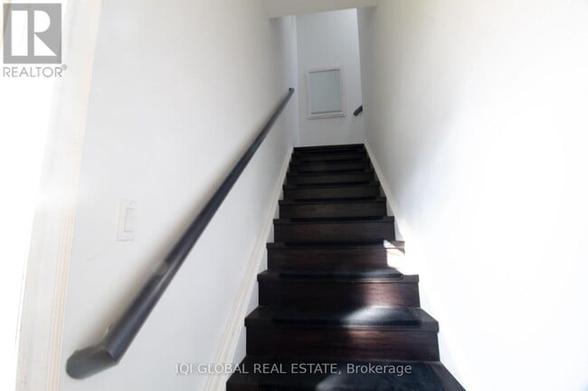 Building Photo - 2352 Middlefield Rd