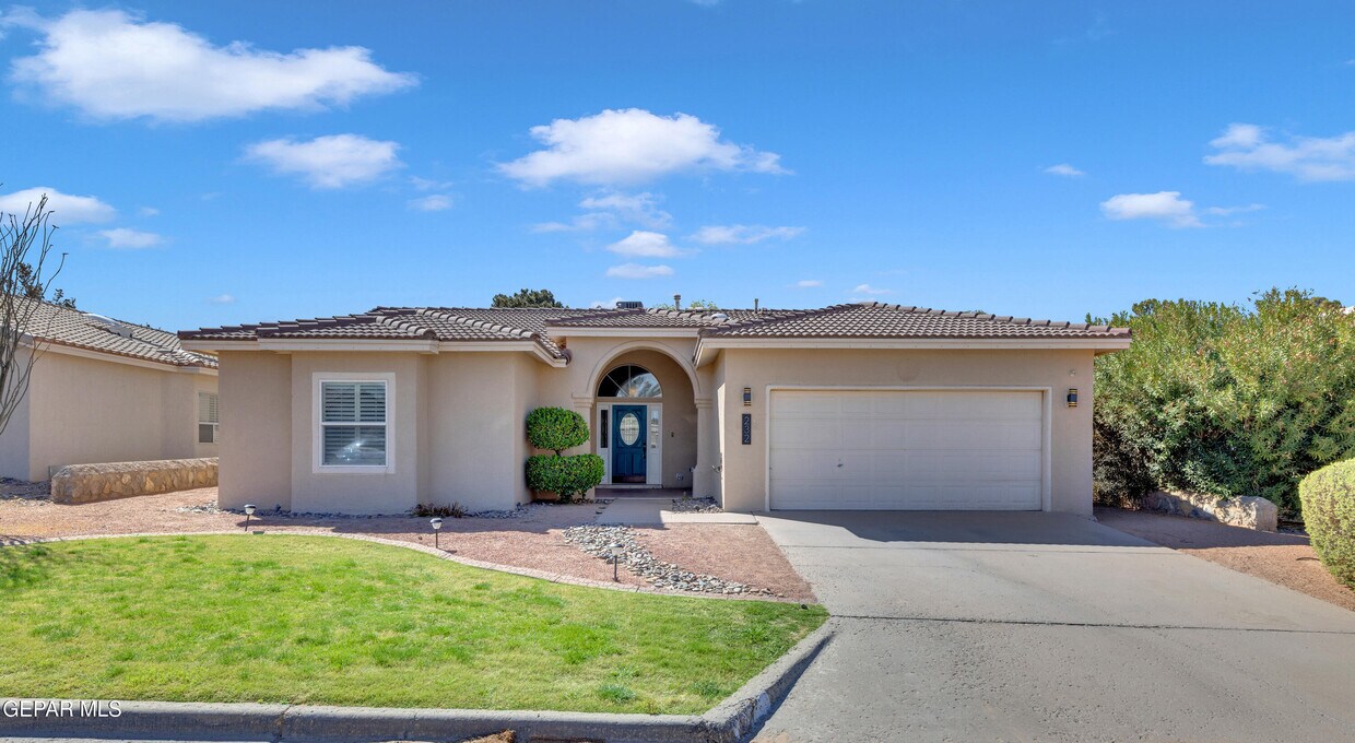 Primary Photo - 232 Avenida Mirador