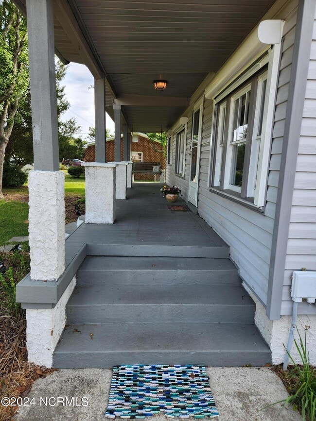 Building Photo - 1372 Hibbs Rd