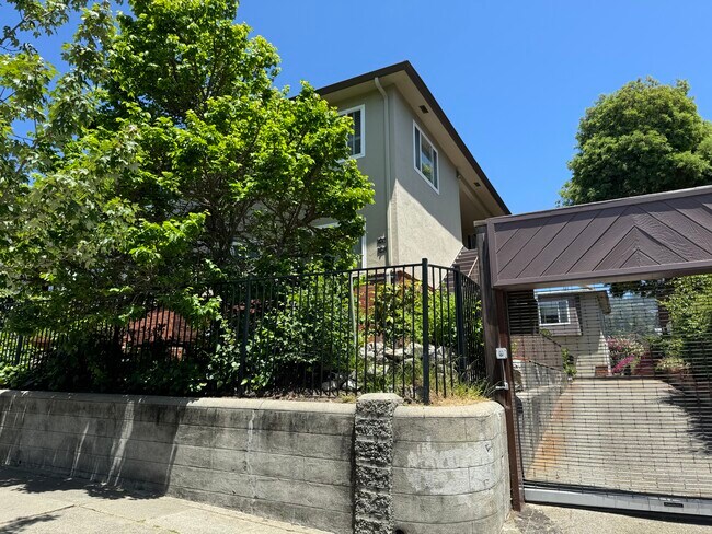 Building Photo - 1371 Shattuck Ave