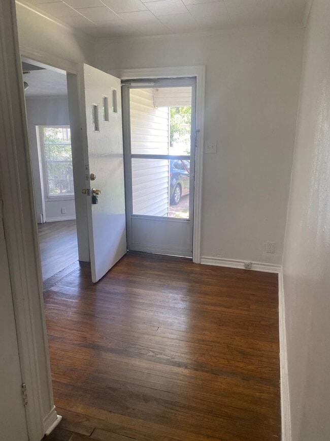 Building Photo - 3 Bedroom 1 Bath House Near Westmoreland R...