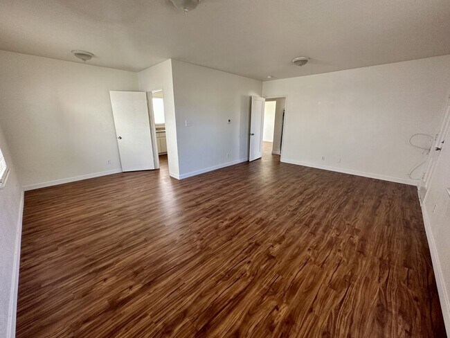 Foto del edificio - 2 Bed 1 Bath, Large Backyard!