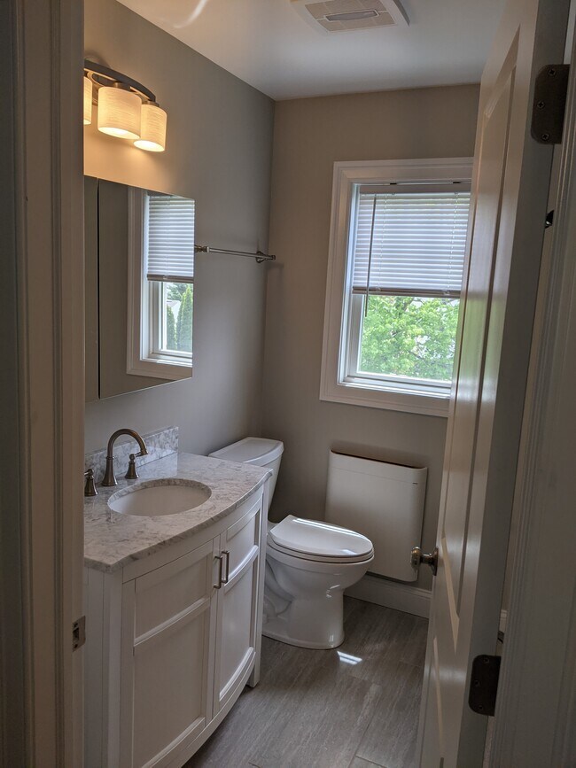 Full Bath - 53 Forest St