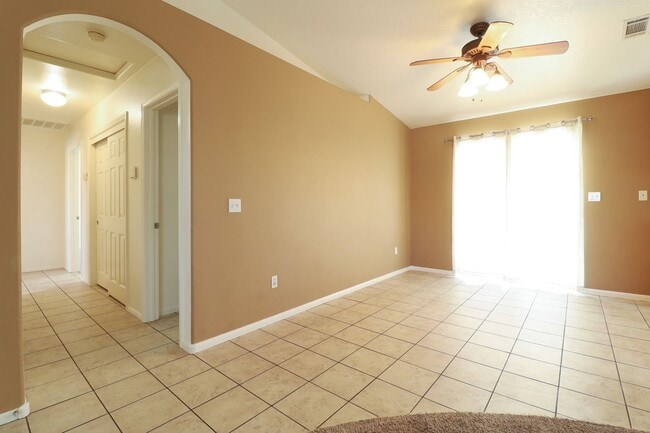Building Photo - Beautiful Single Family Home located in He...