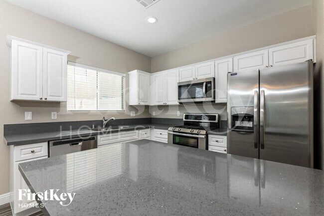 Foto del edificio - 934 E Shady Charmer Ave