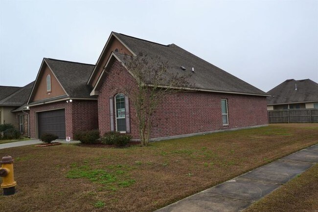 Building Photo - 20102 Leandor Isle Avenue