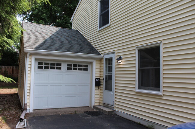 Building Photo - 615 Maxwell Pl